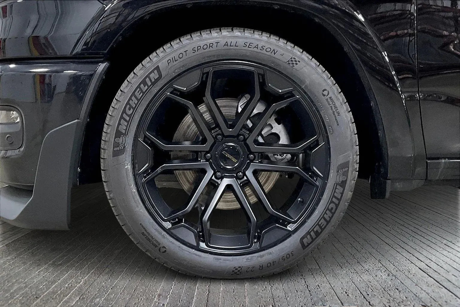 Vehicle Image 6