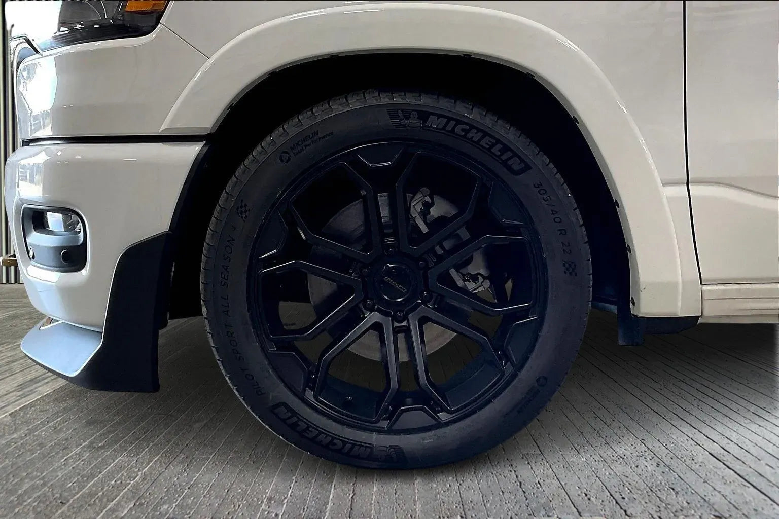 Vehicle Image 6