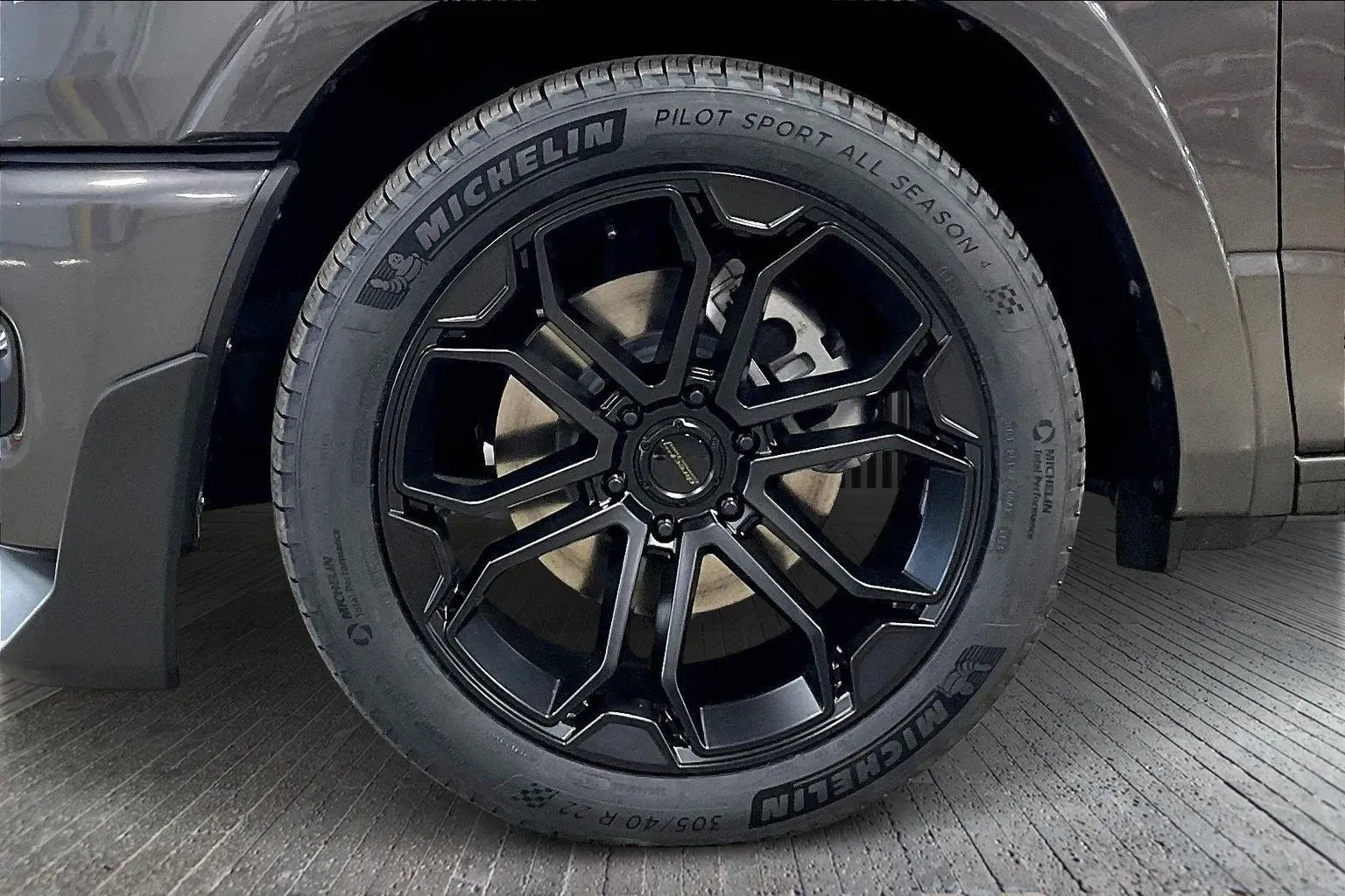 Vehicle Image 6