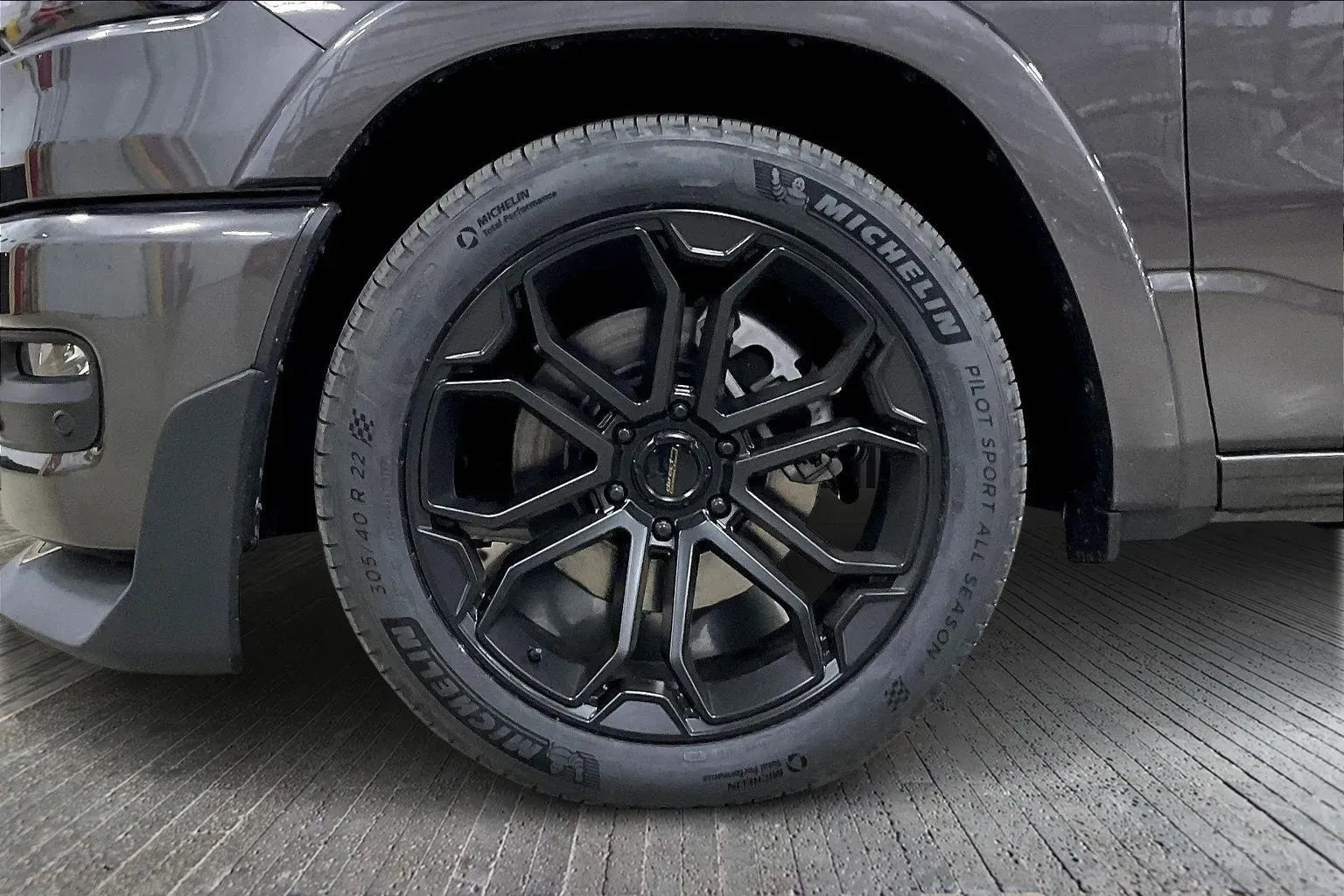 Vehicle Image 6