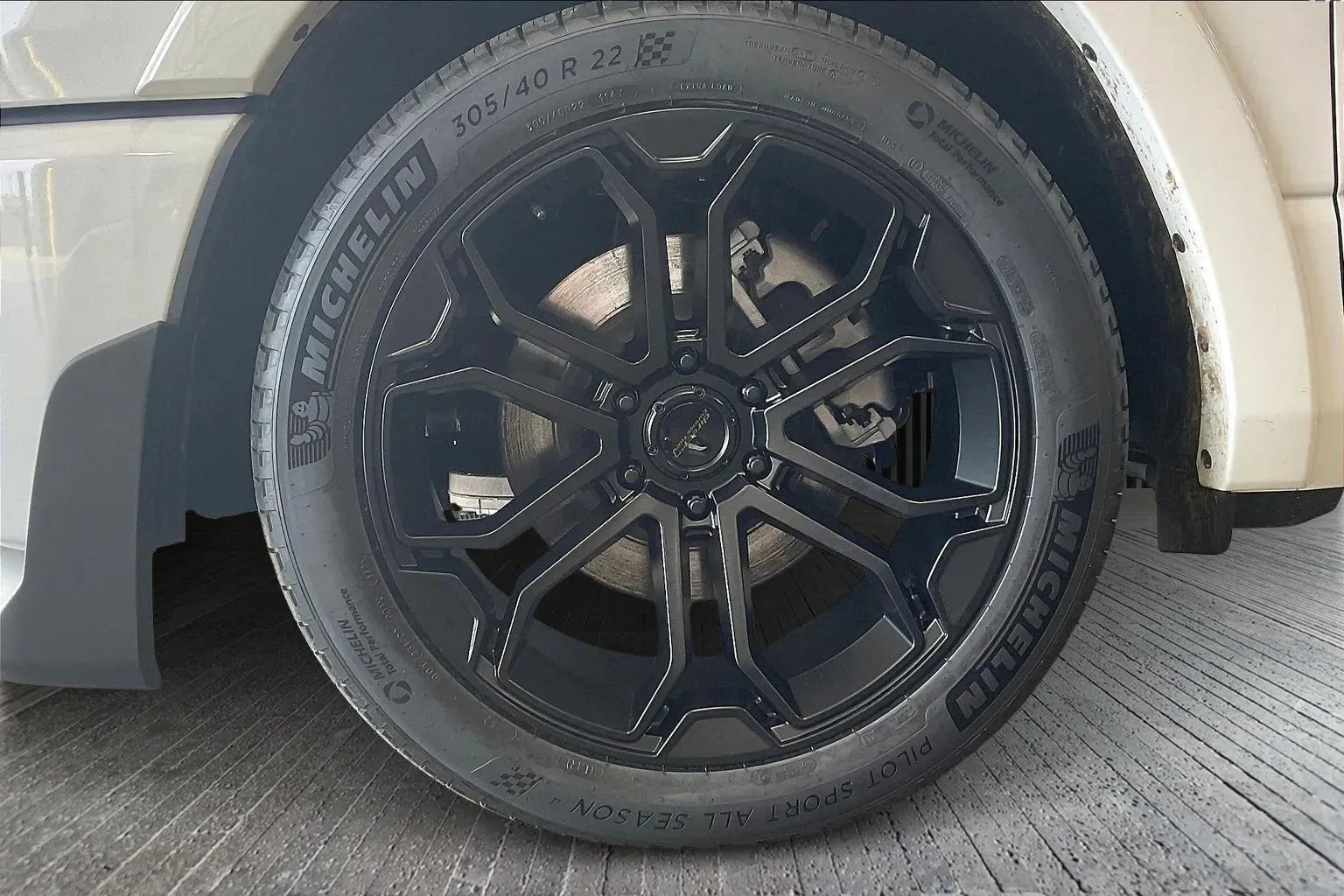 Vehicle Image 6