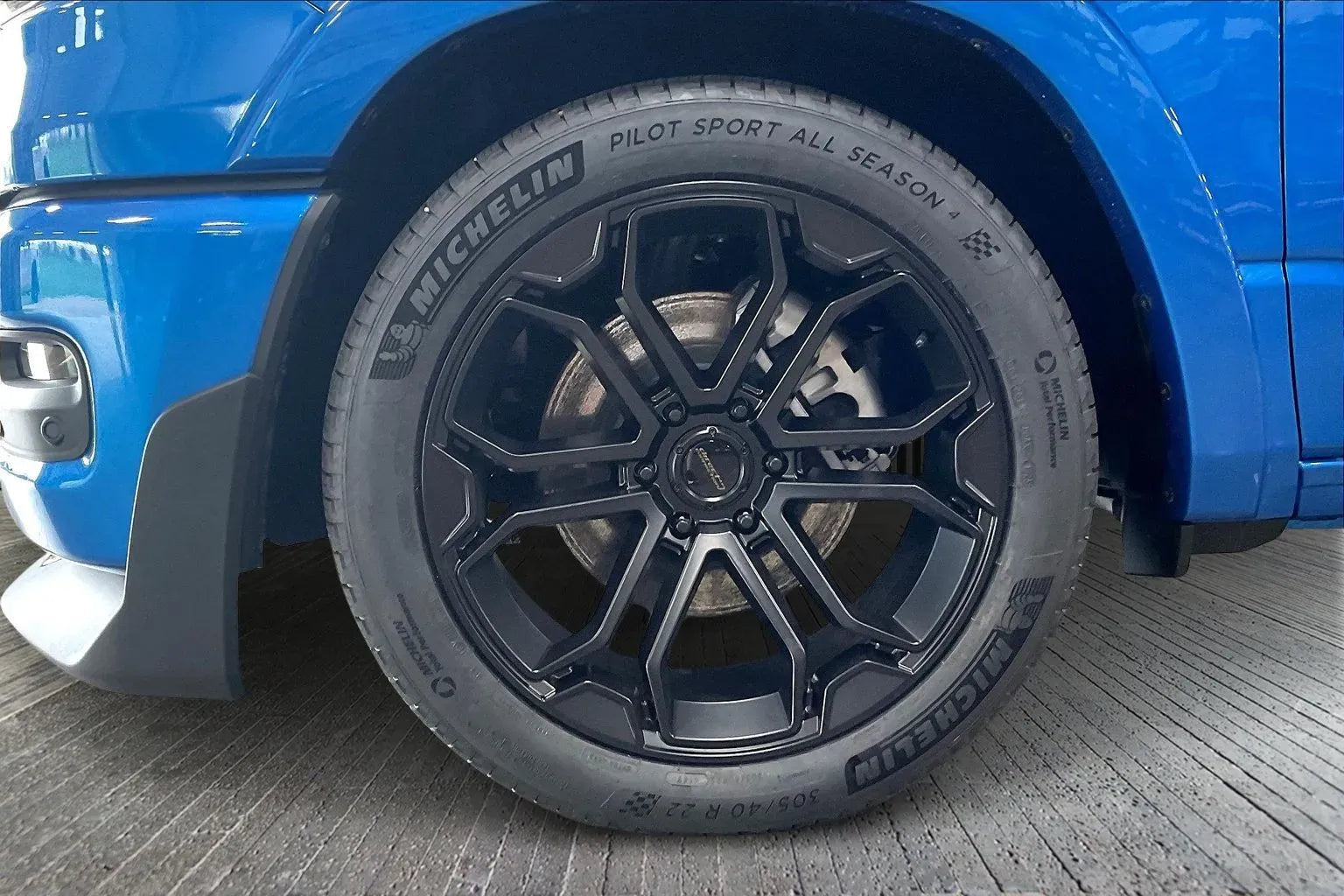 Vehicle Image 6