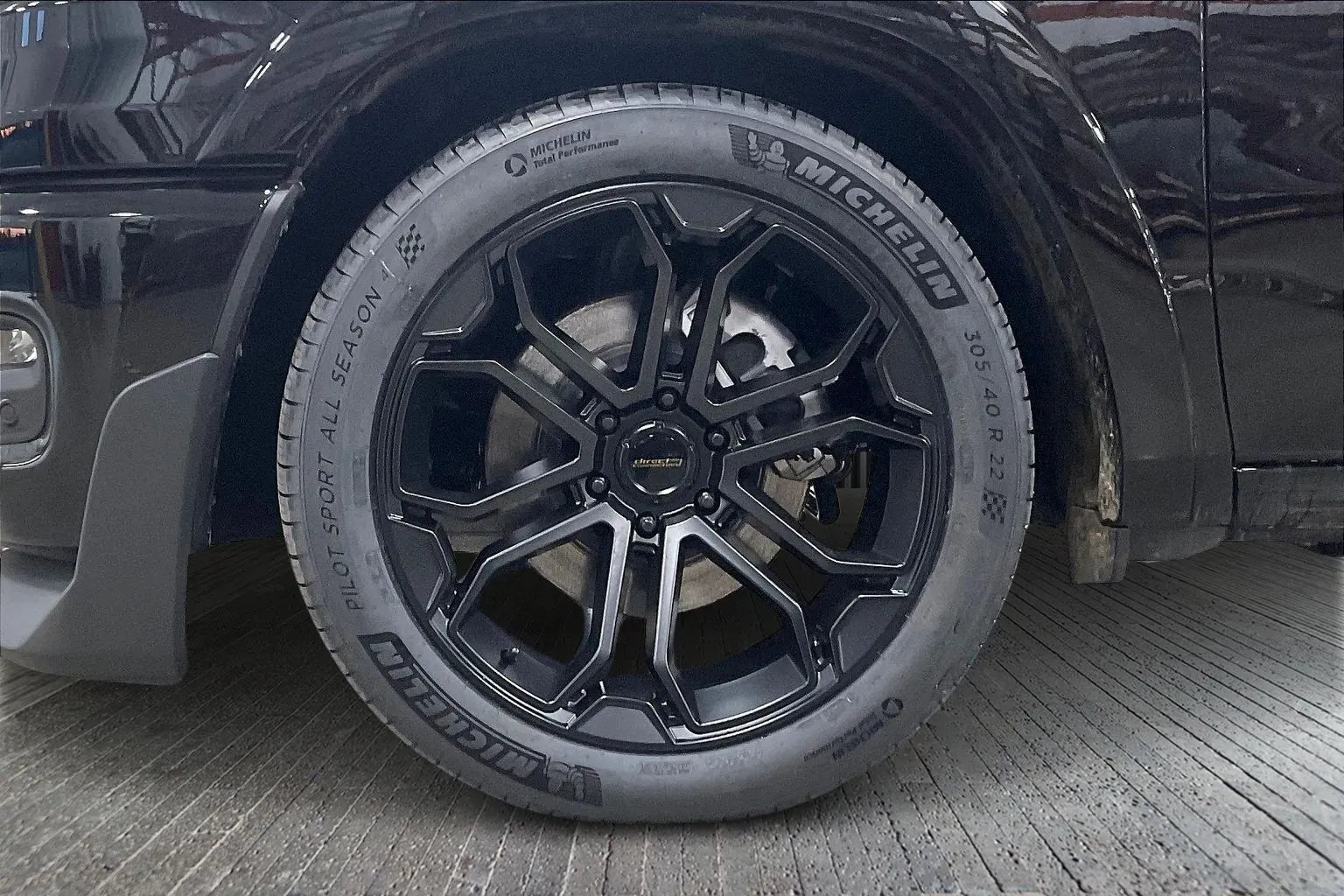 Vehicle Image 6