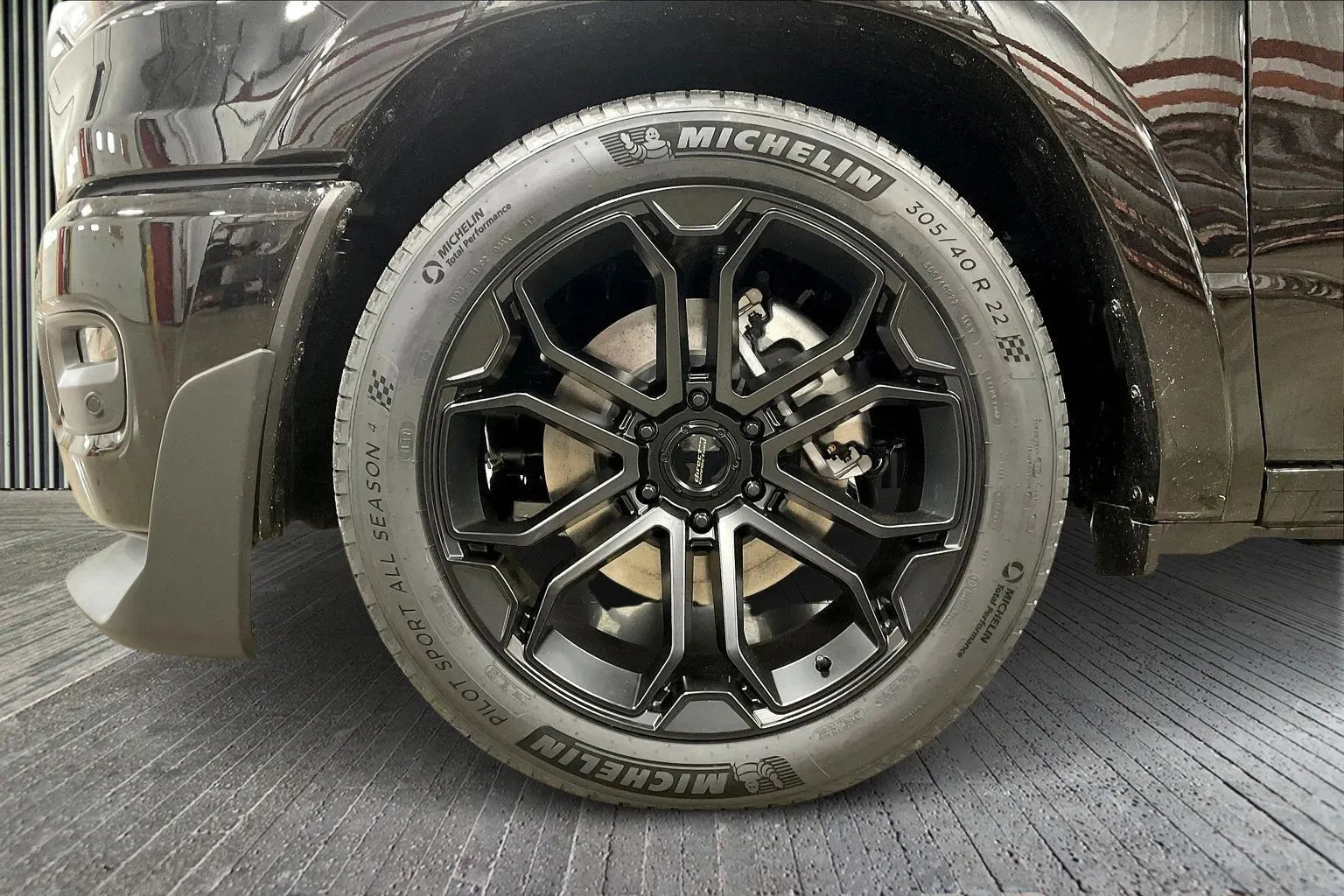 Vehicle Image 6