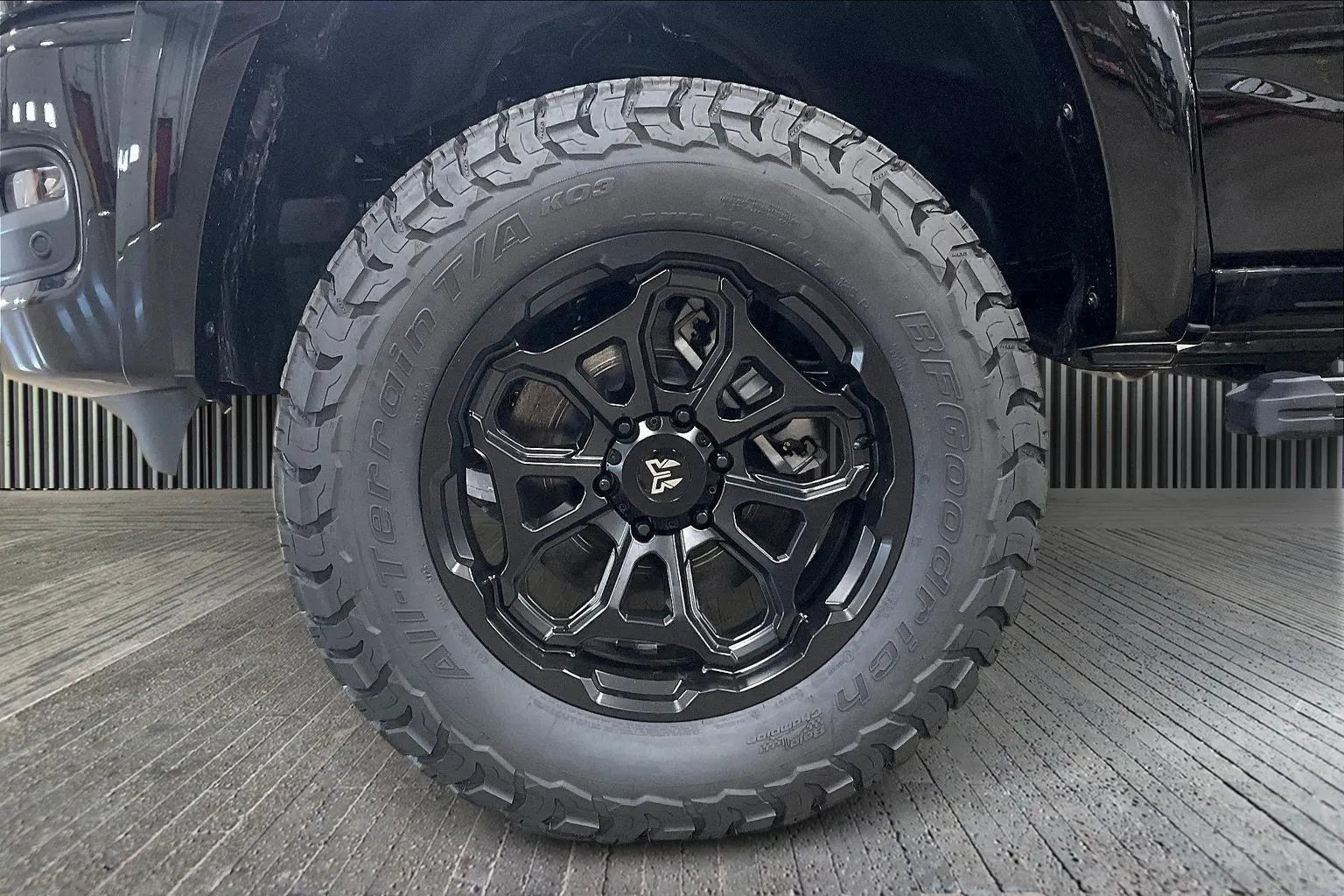 Vehicle Image 6