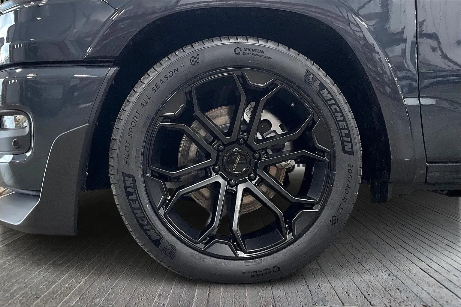 Vehicle Image 6