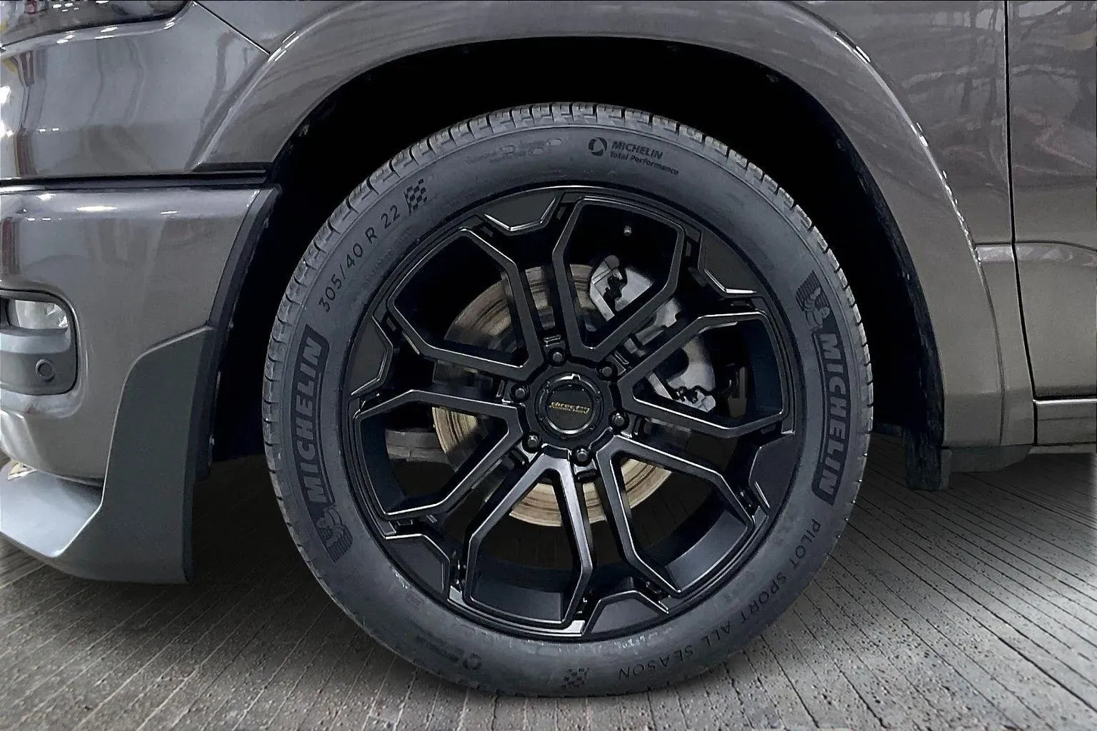 Vehicle Image 6