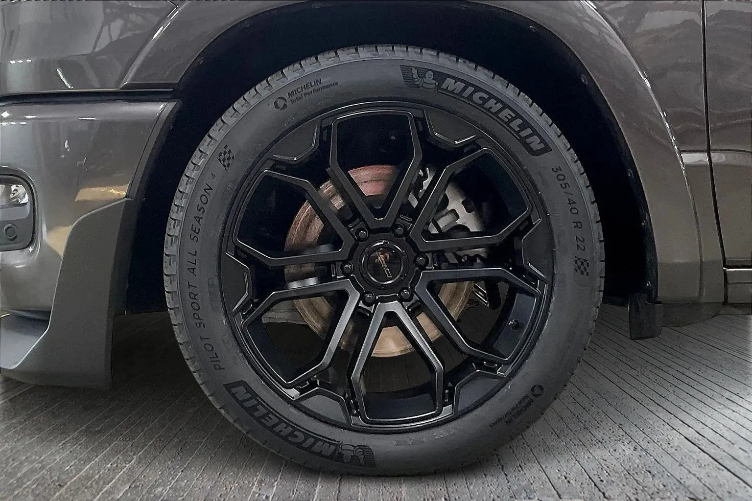 Vehicle Image 6
