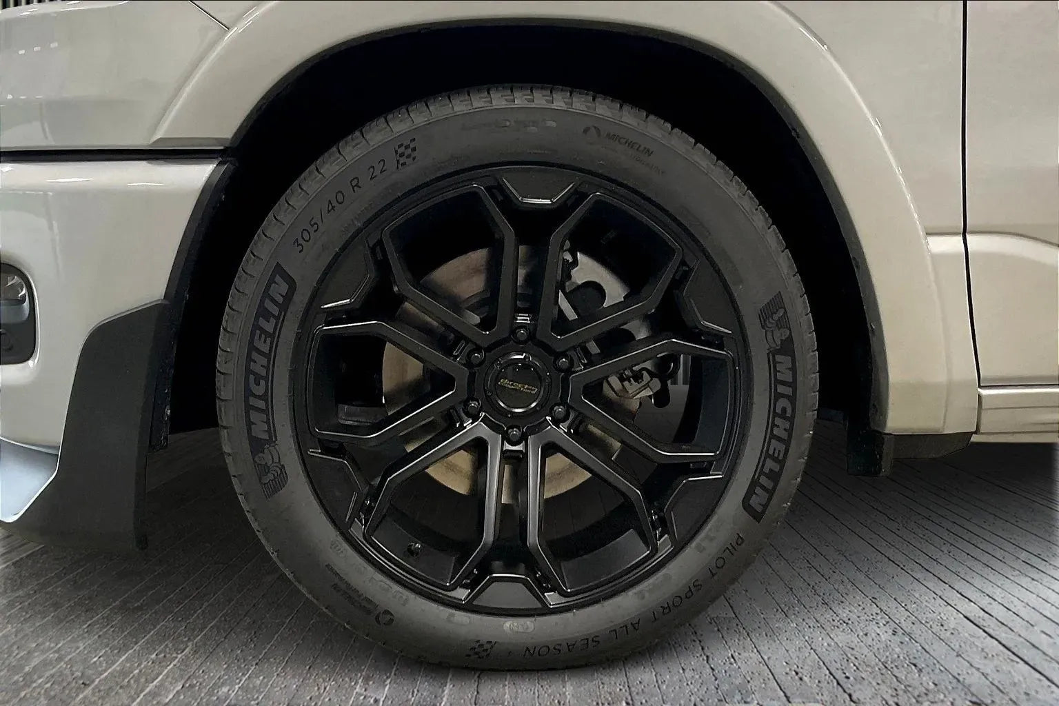 Vehicle Image 6