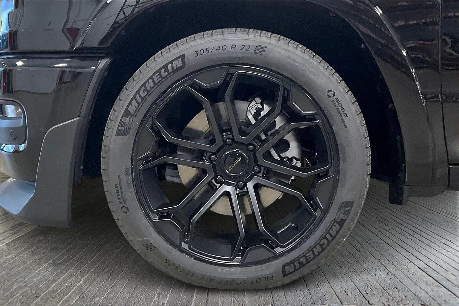Vehicle Image 6