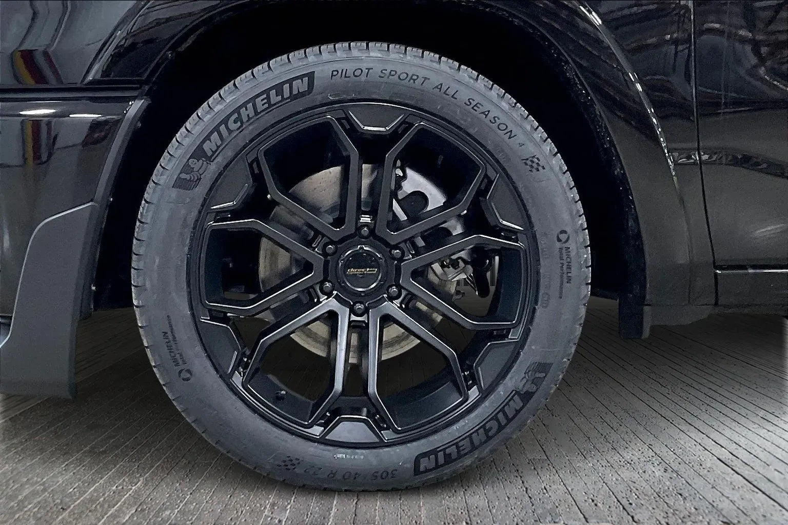 Vehicle Image 6