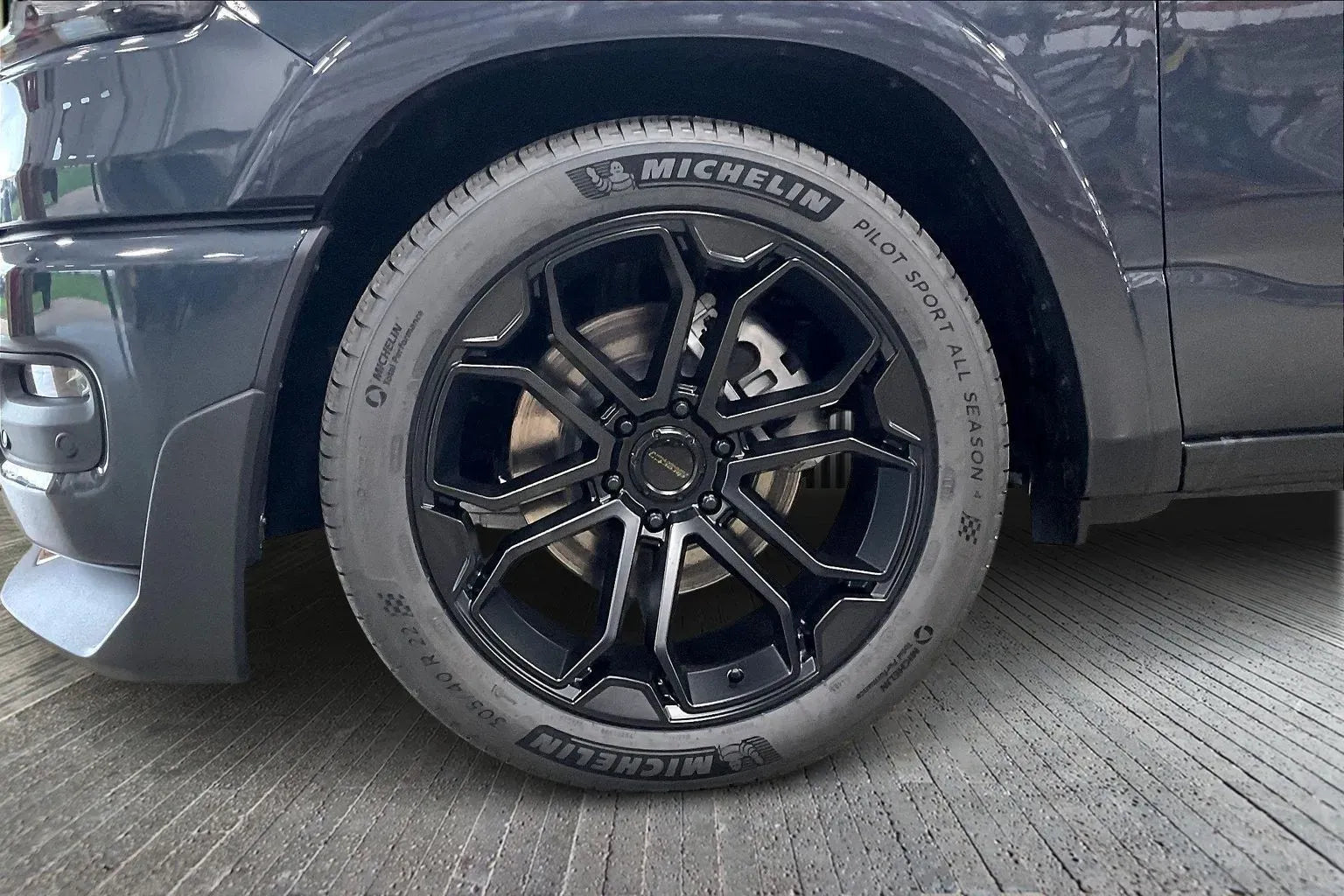 Vehicle Image 6