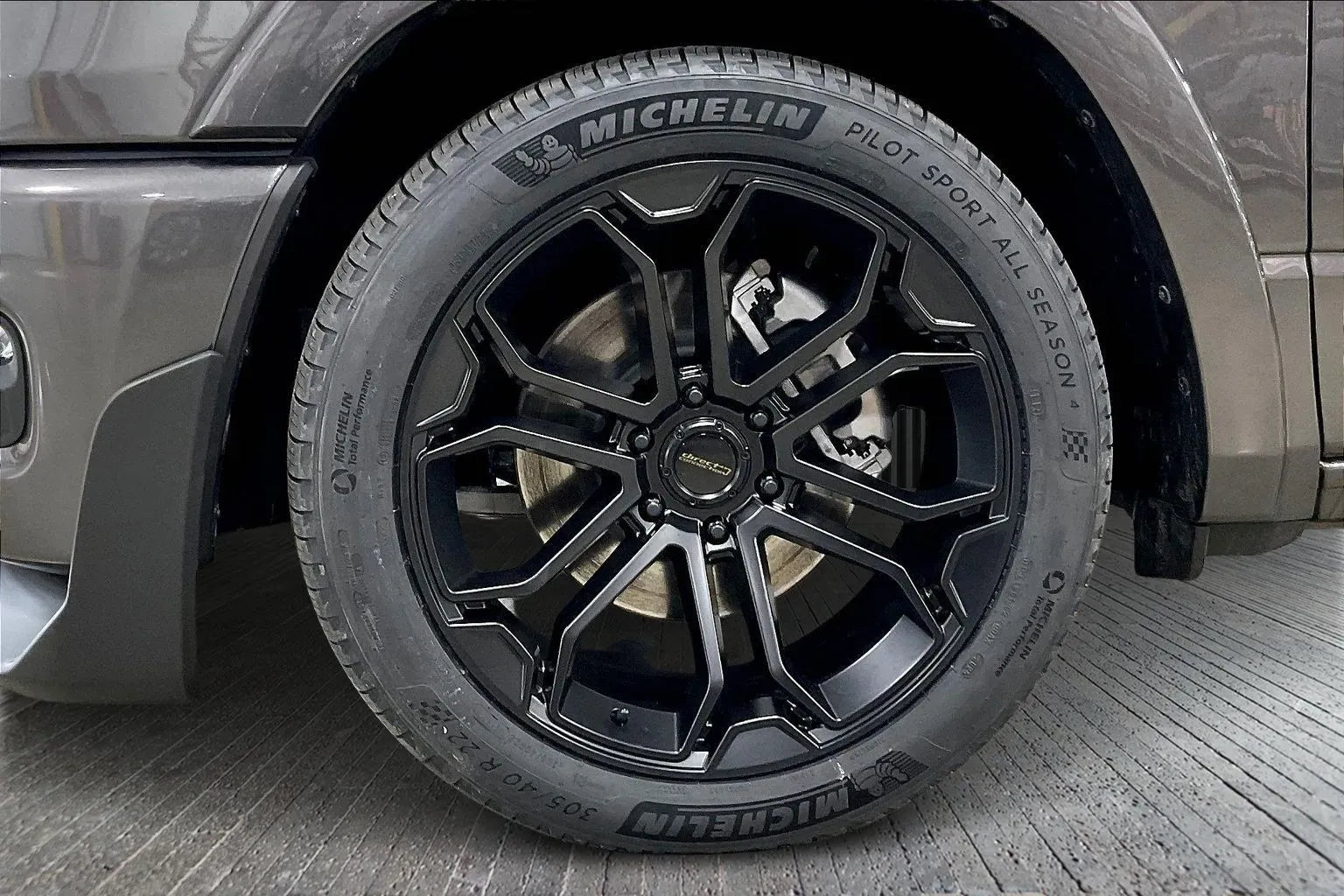 Vehicle Image 6
