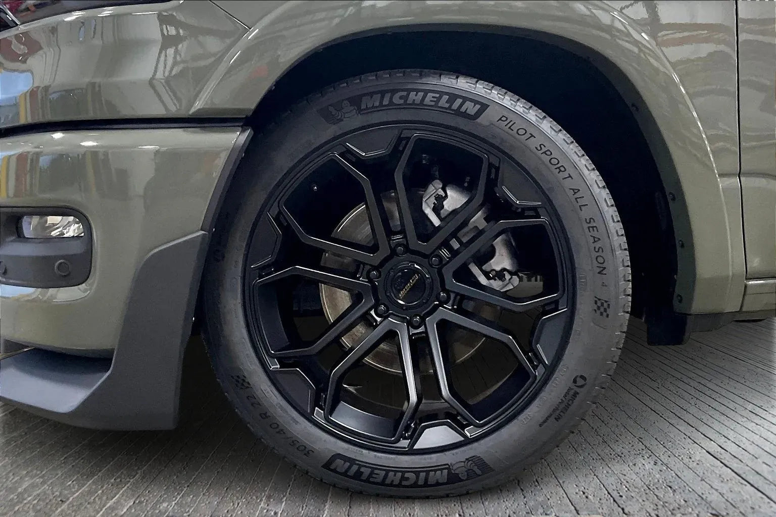 Vehicle Image 6
