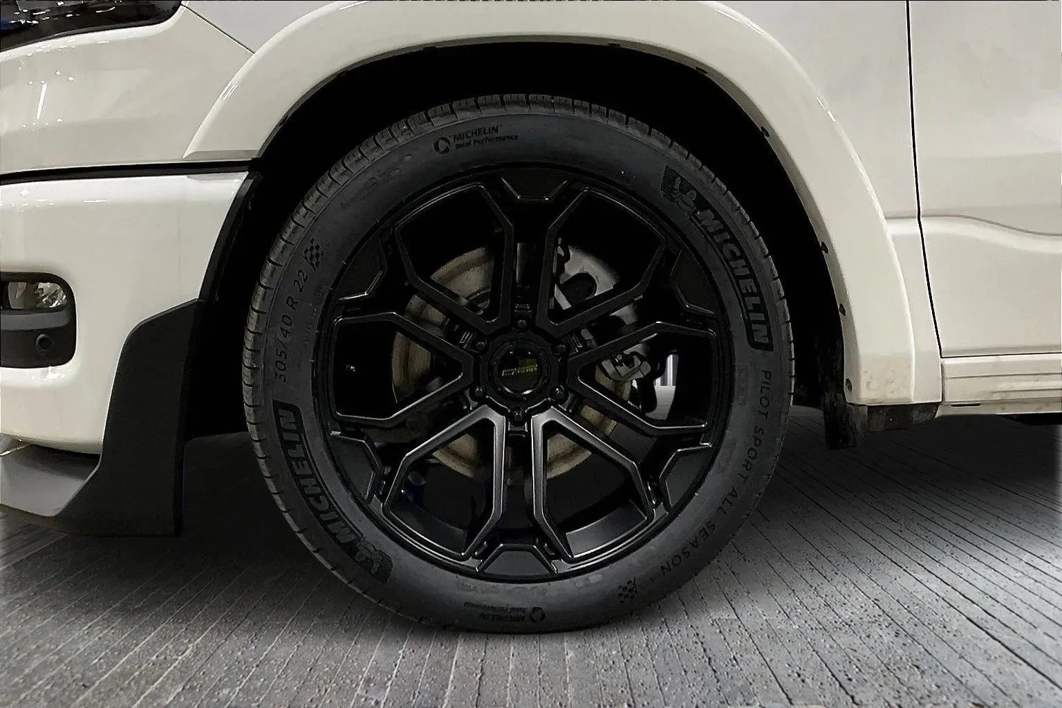 Vehicle Image 6
