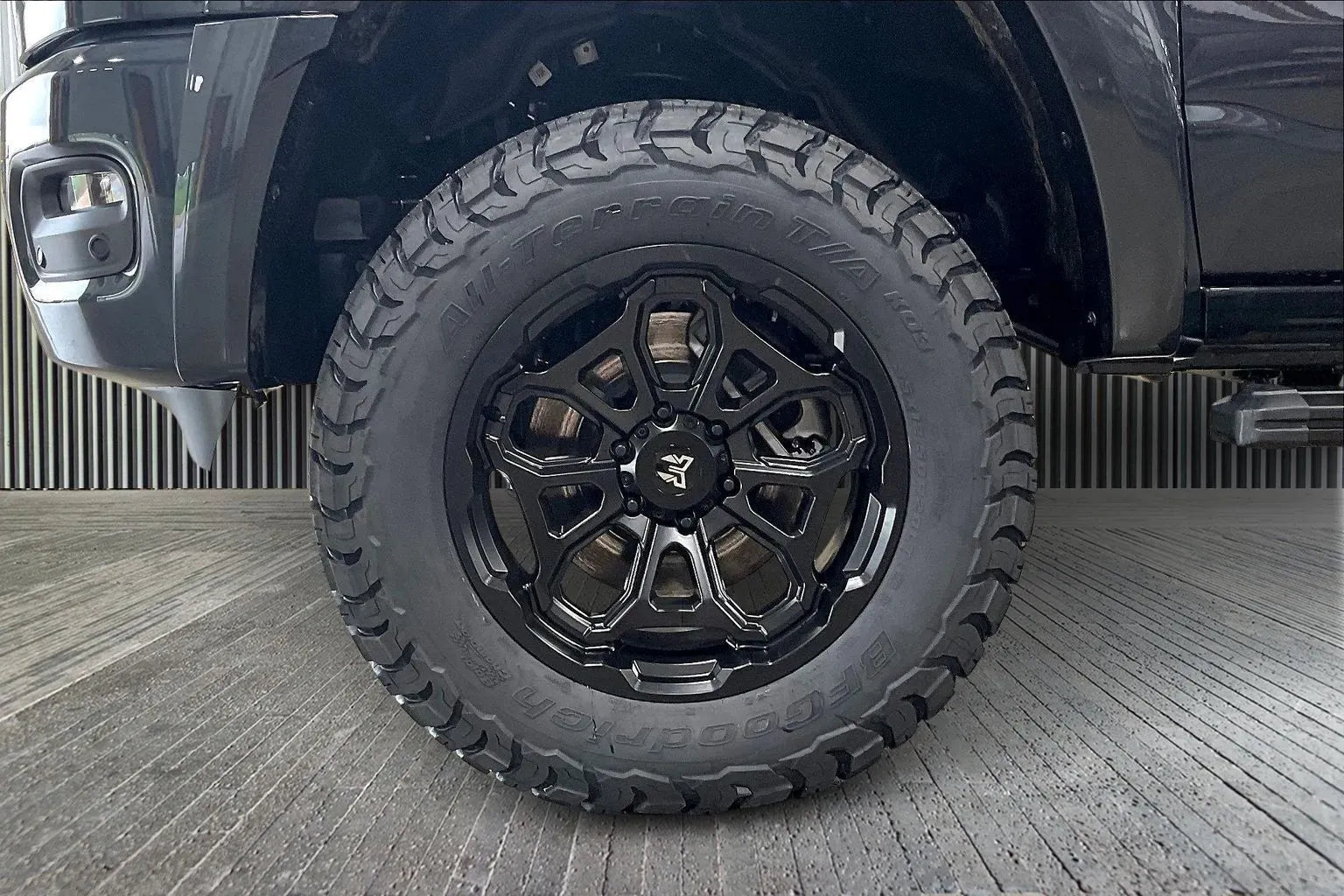 Vehicle Image 6