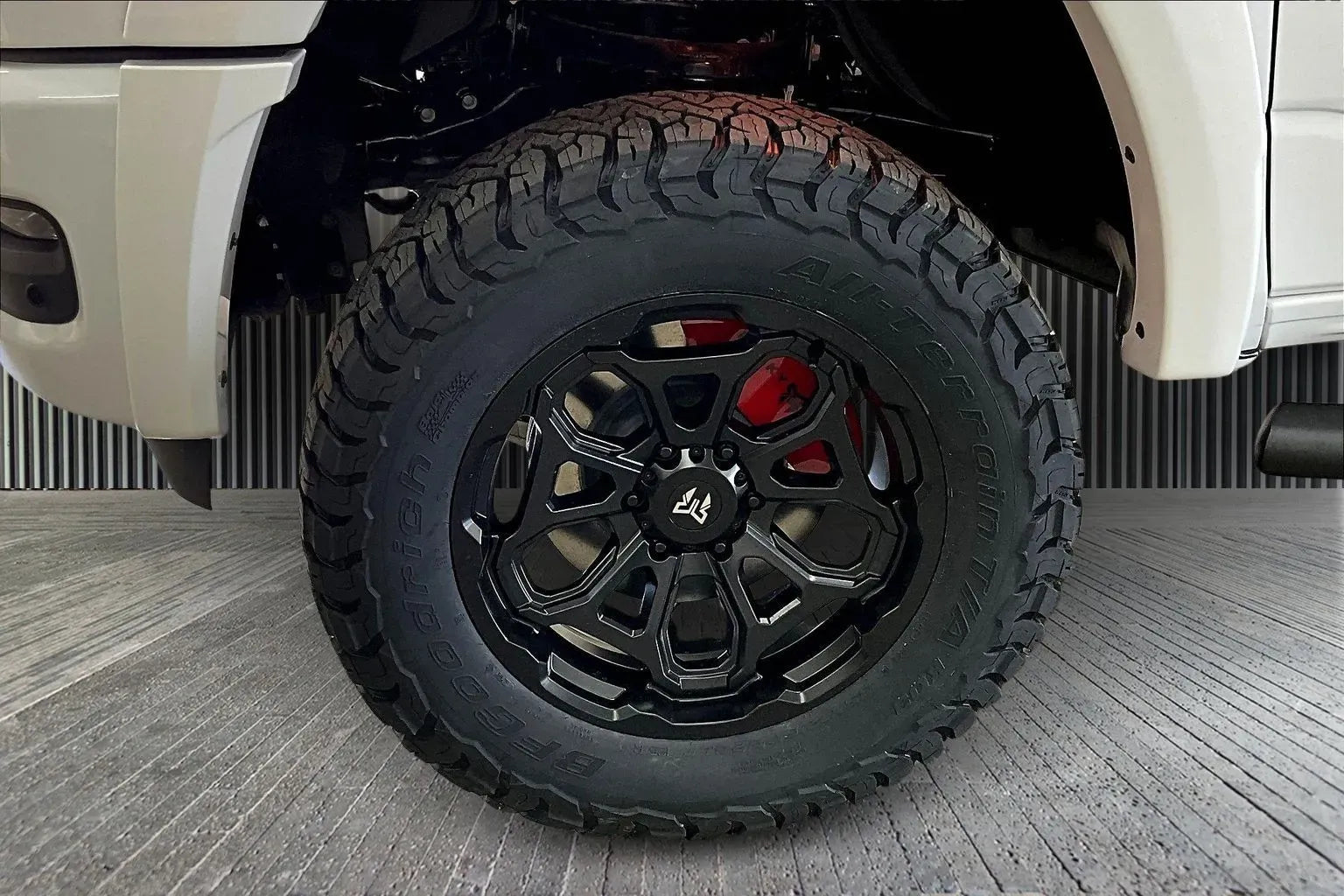 Vehicle Image 6