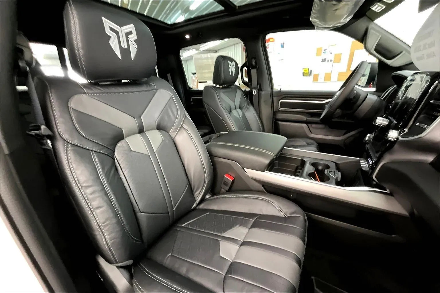 Vehicle Image 8