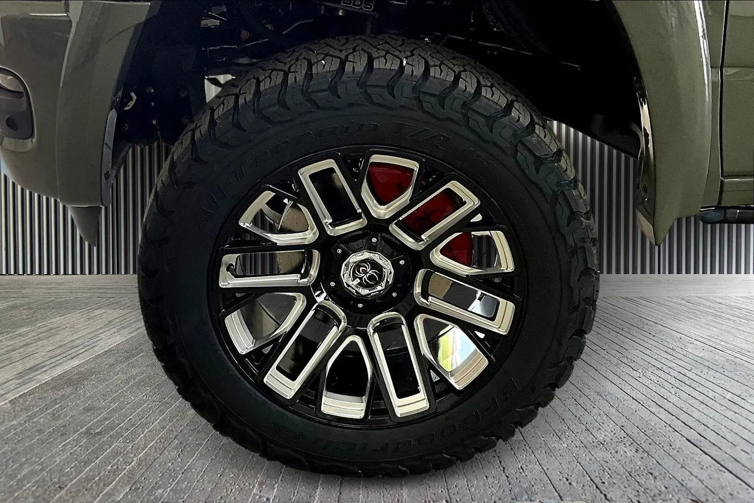 Vehicle Image 6