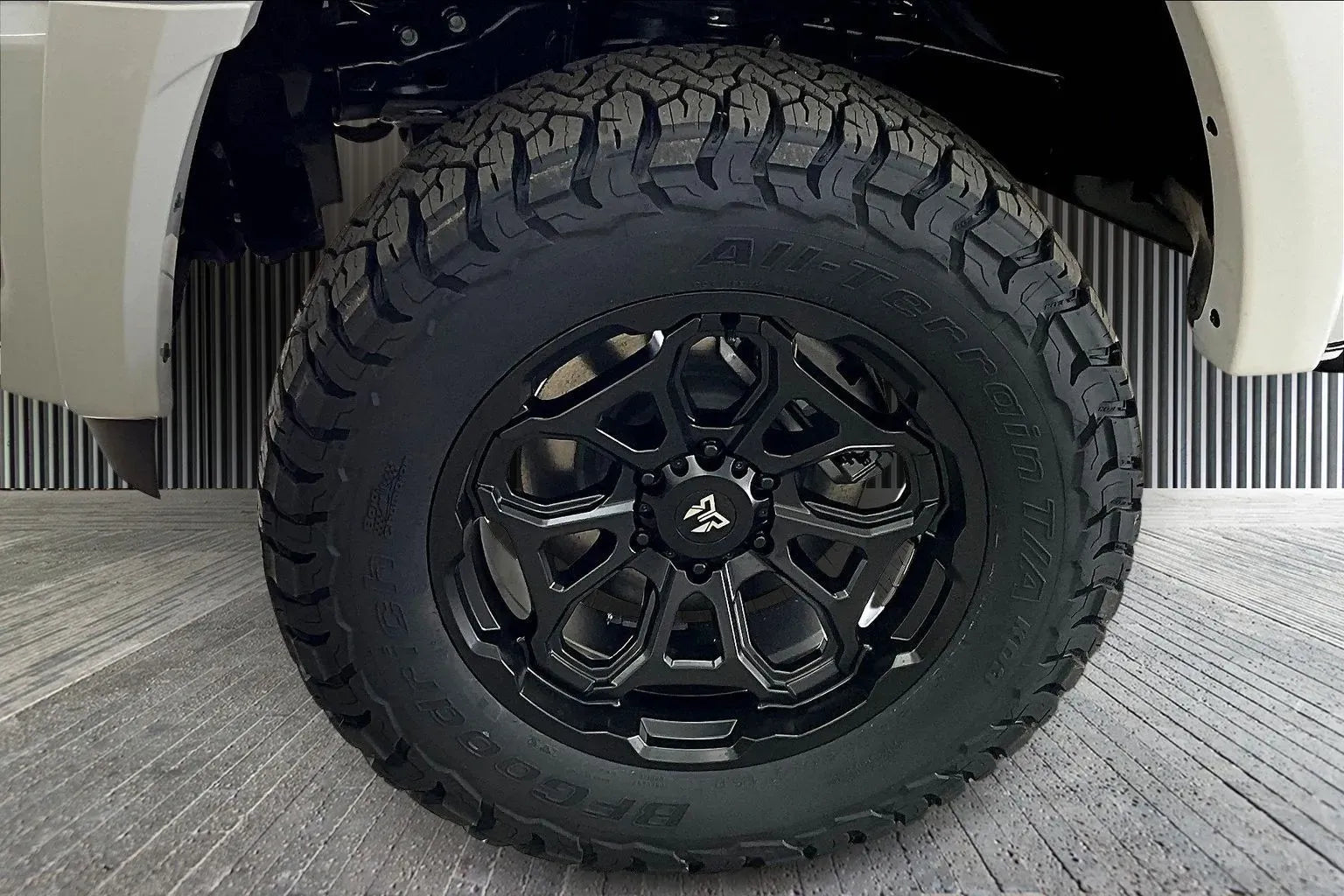 Vehicle Image 6