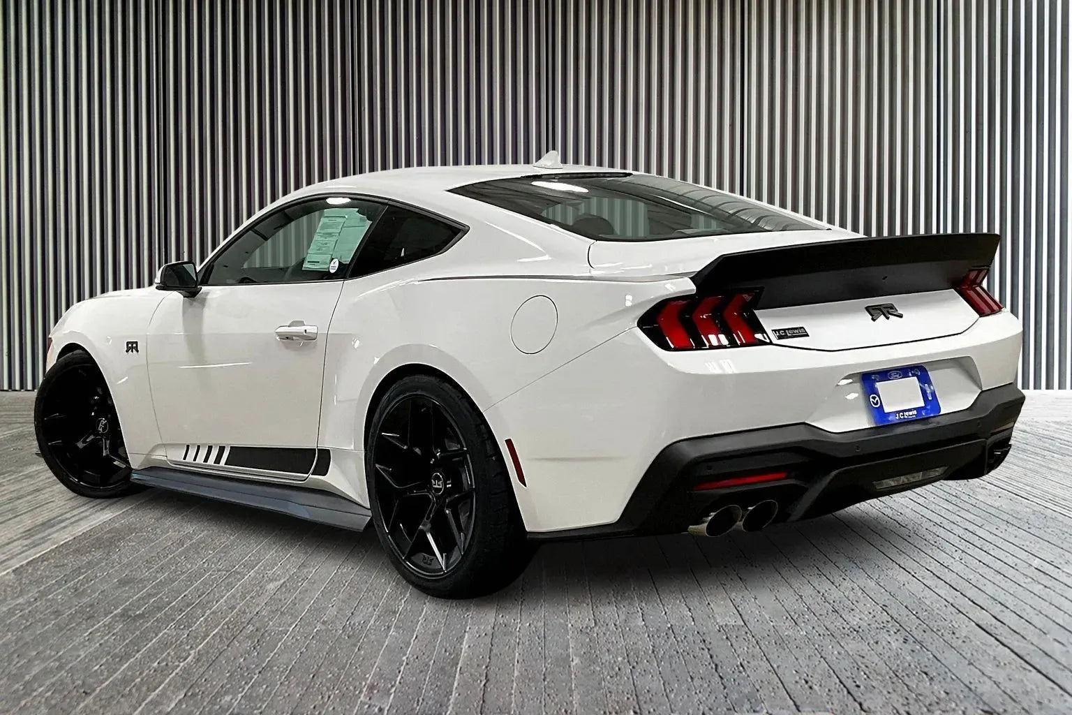 Vehicle Image 4