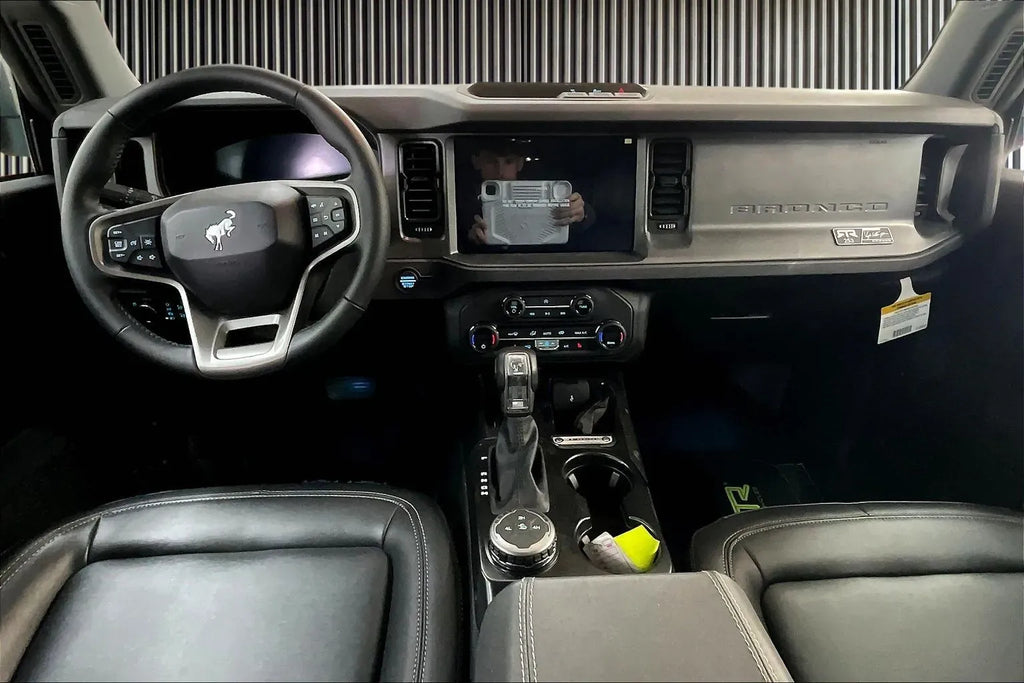 Vehicle Image 9
