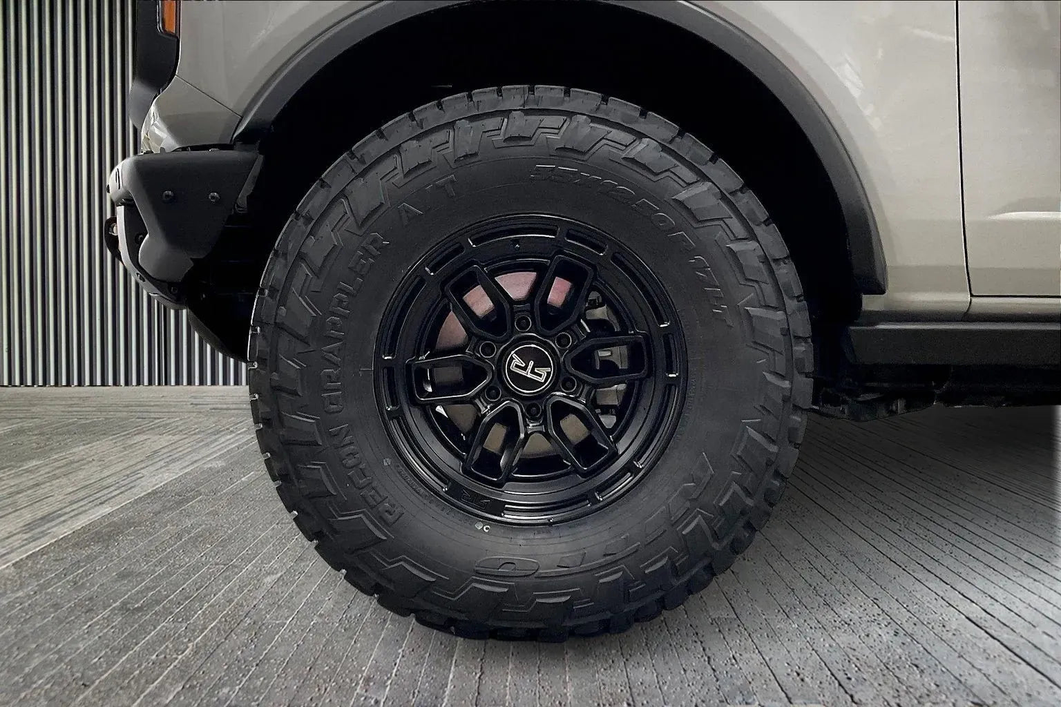 Vehicle Image 6