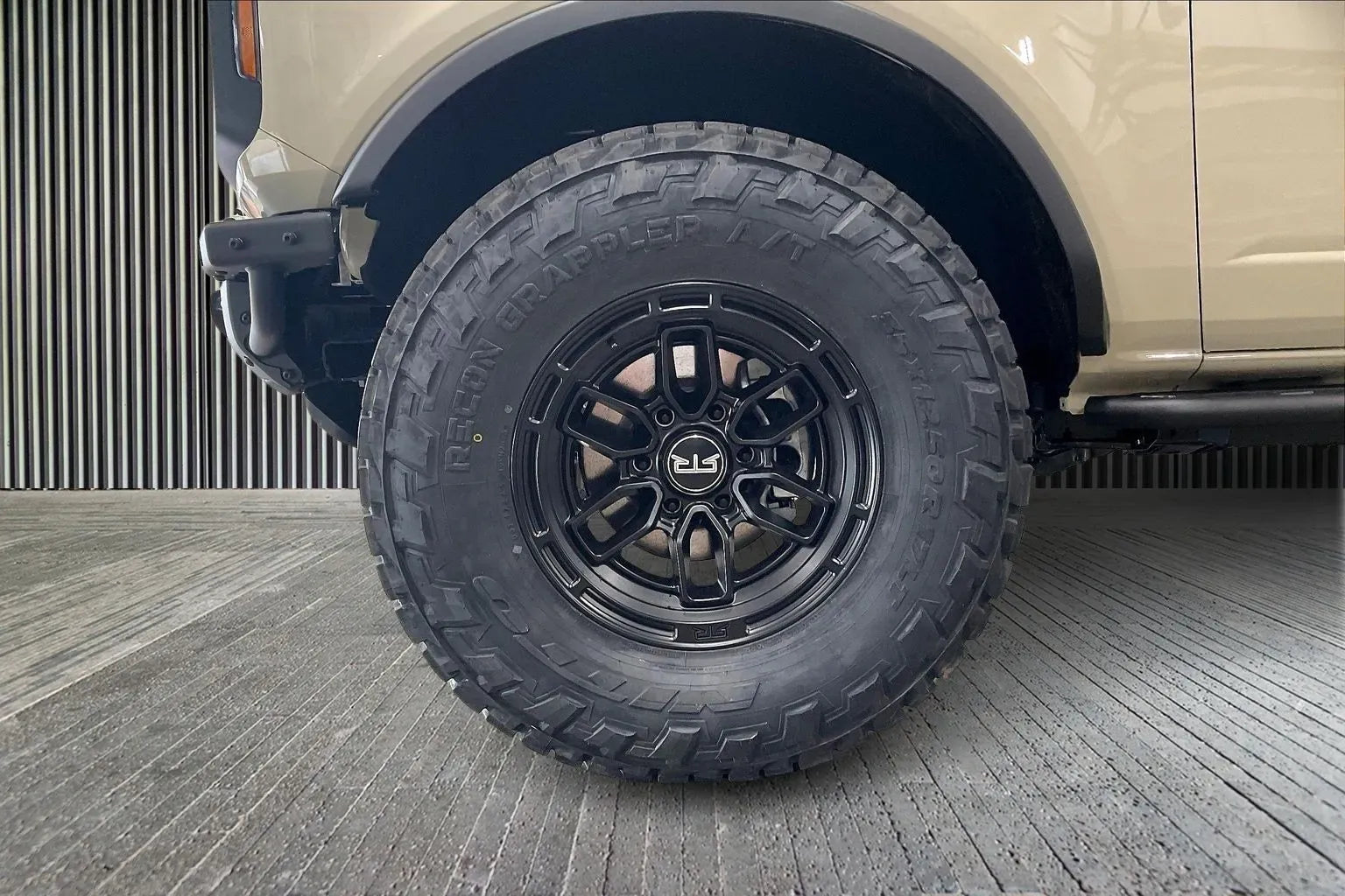 Vehicle Image 6