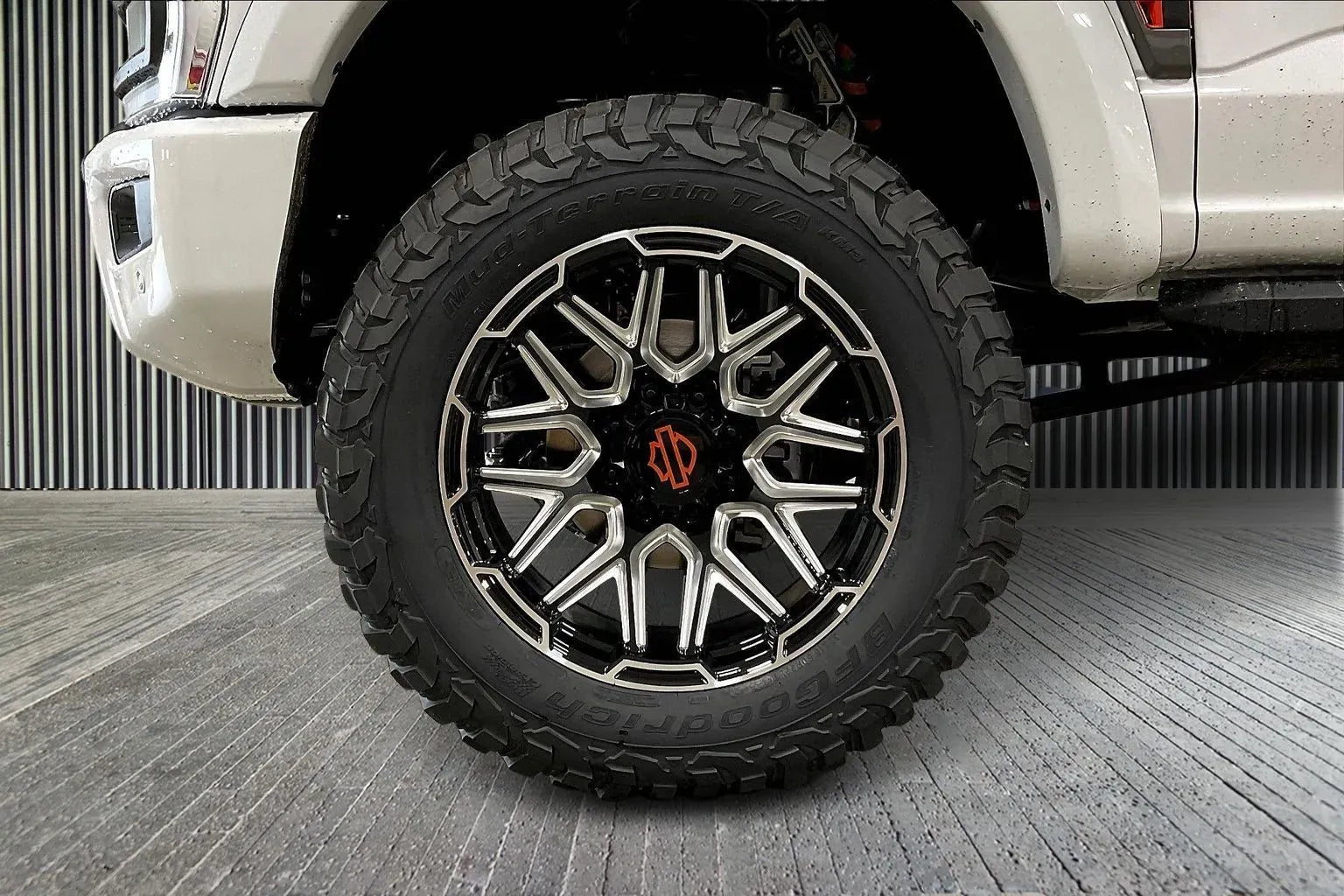 Vehicle Image 6