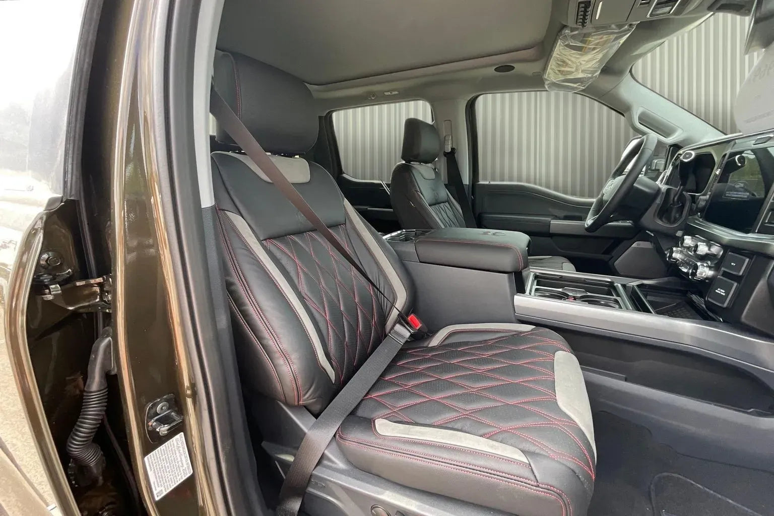 Vehicle Image 8