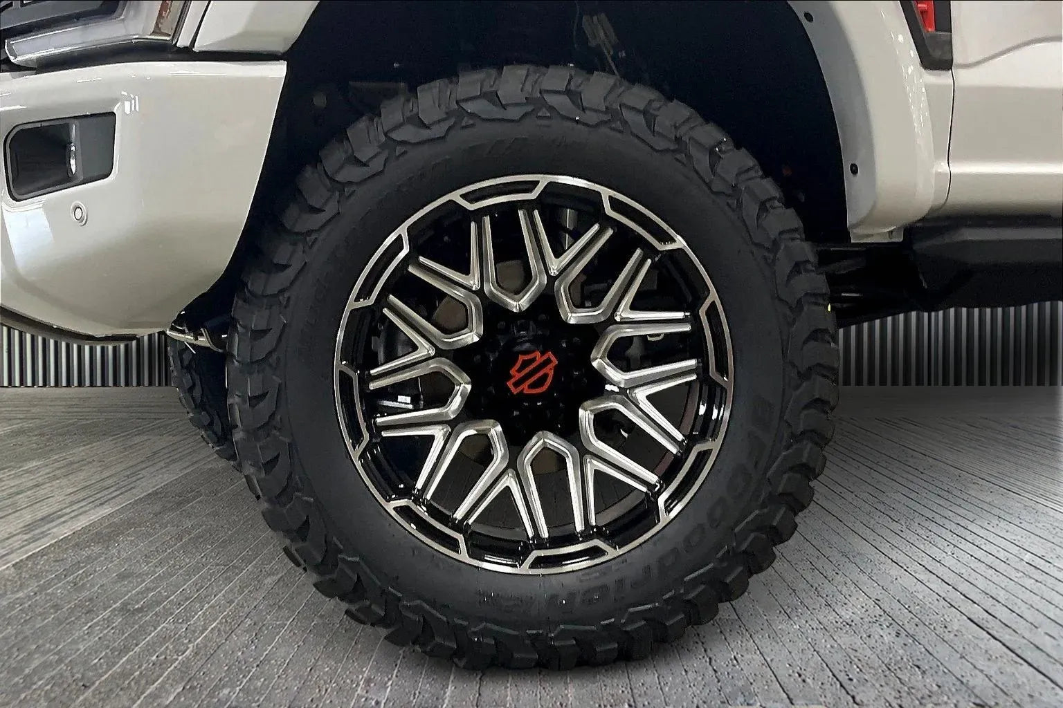 Vehicle Image 6