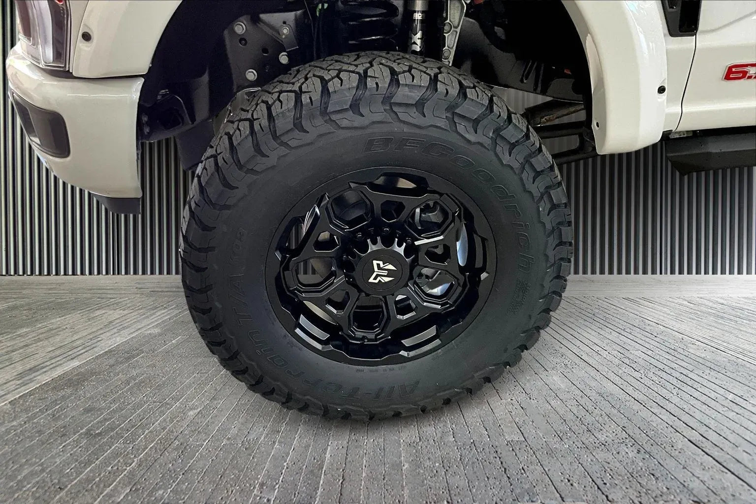 Vehicle Image 6