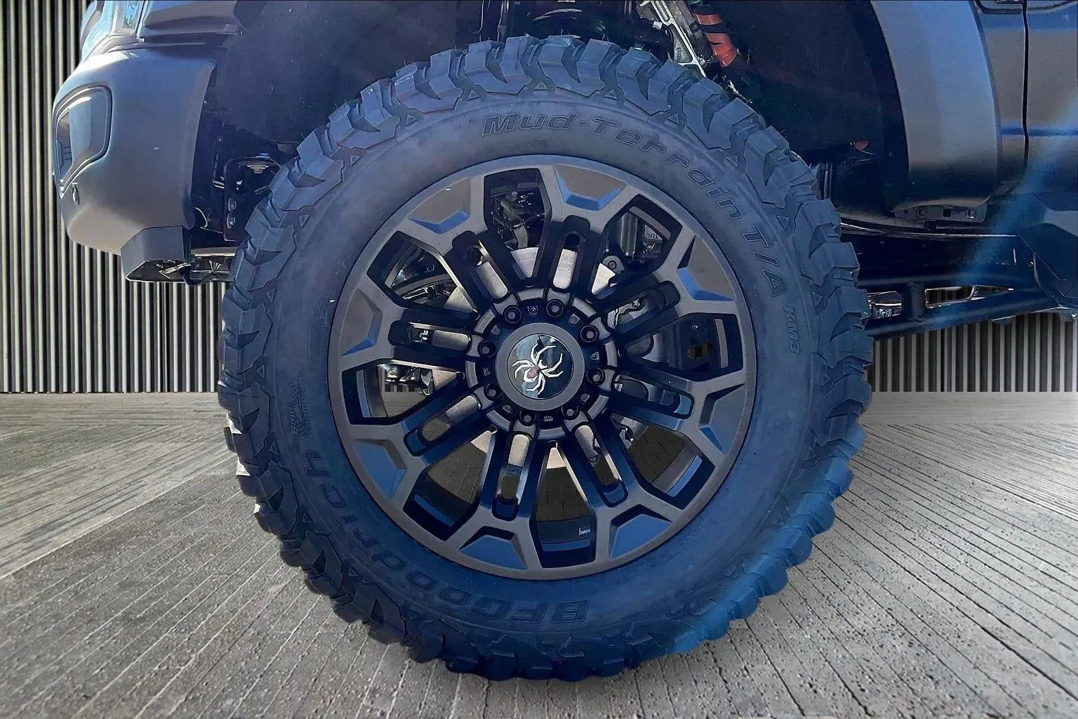 Vehicle Image 6