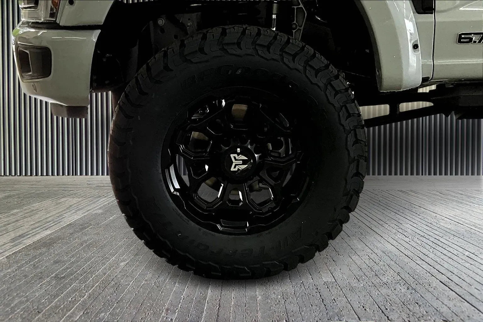 Vehicle Image 6