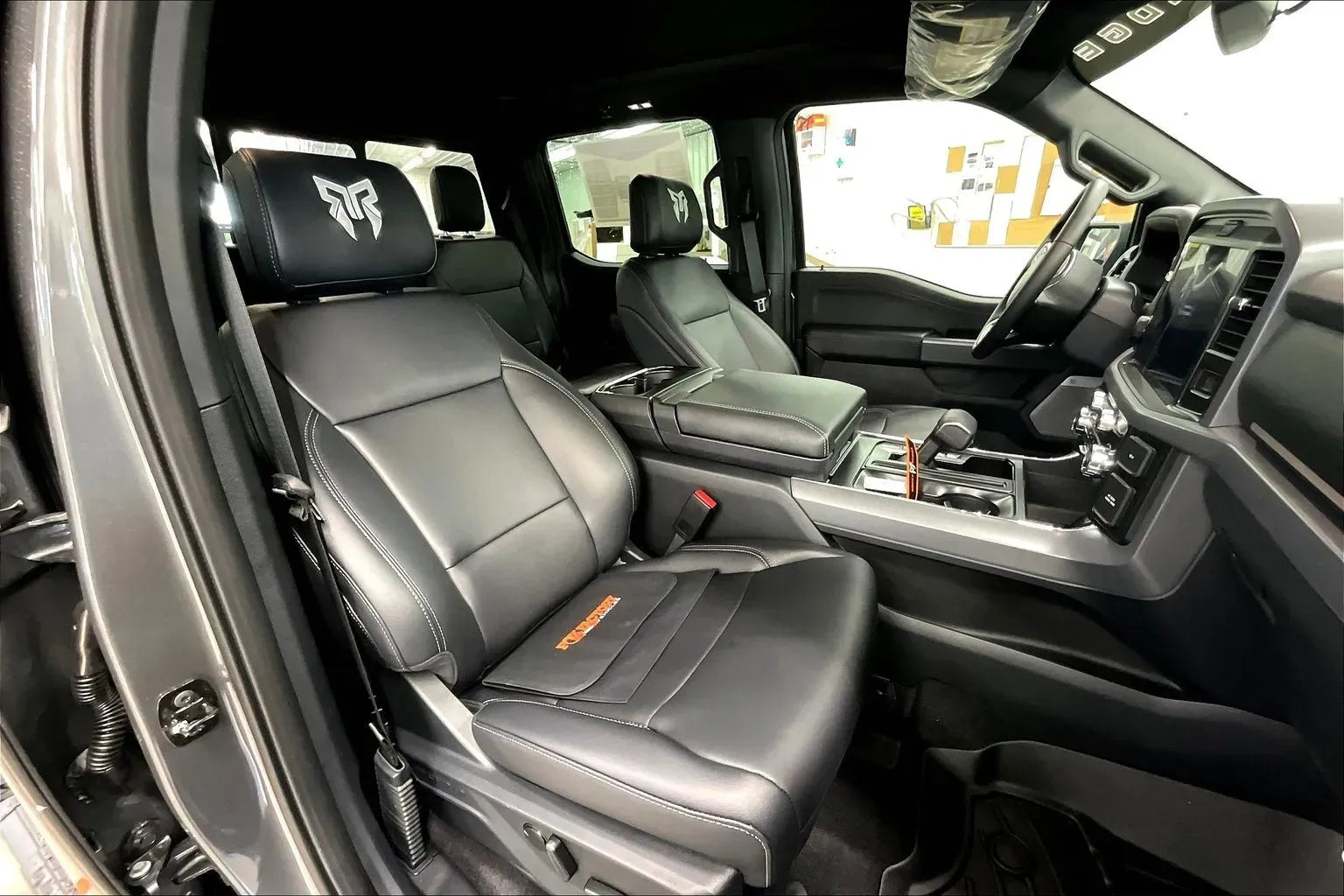 Vehicle Image 8