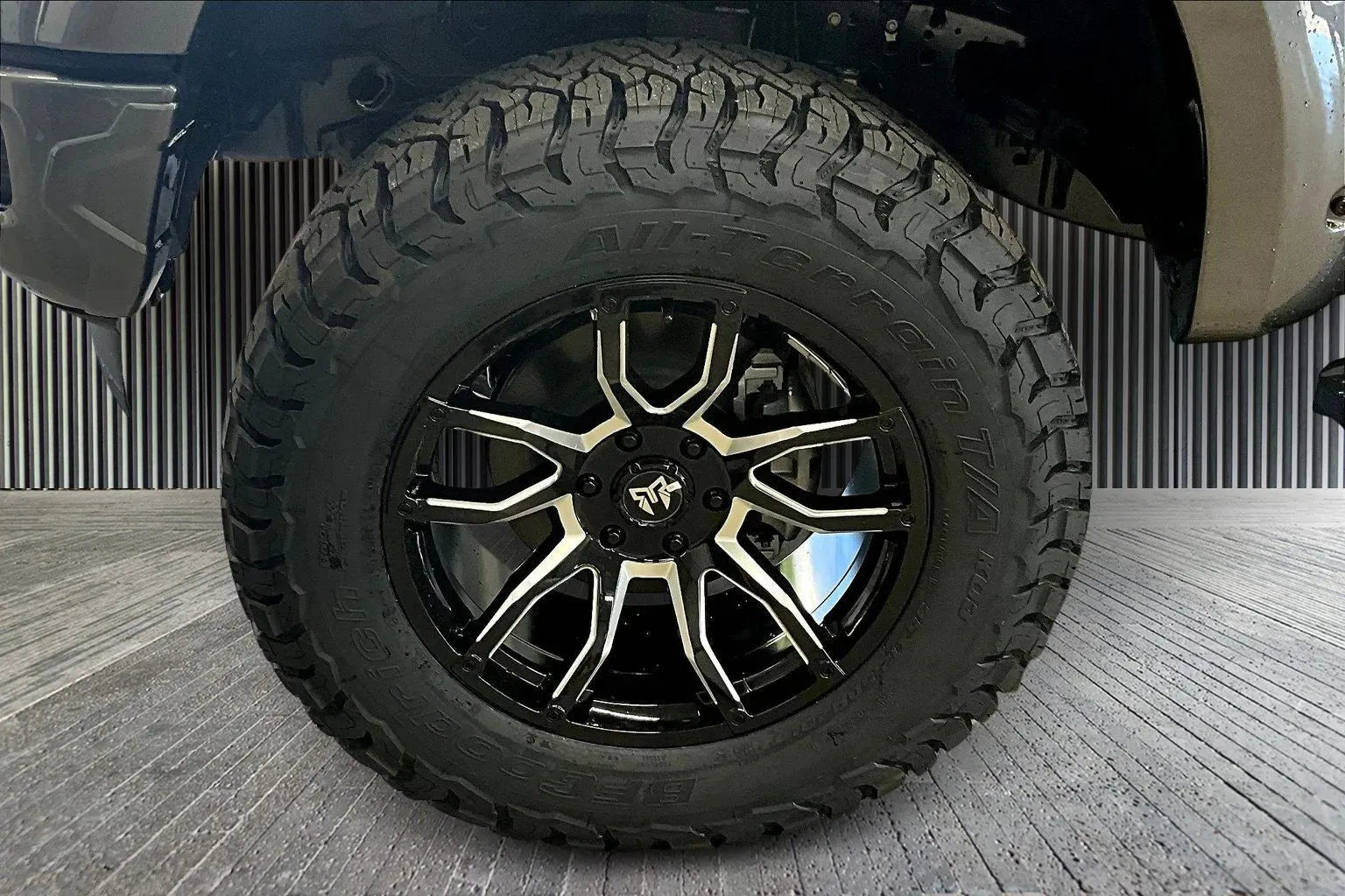 Vehicle Image 6