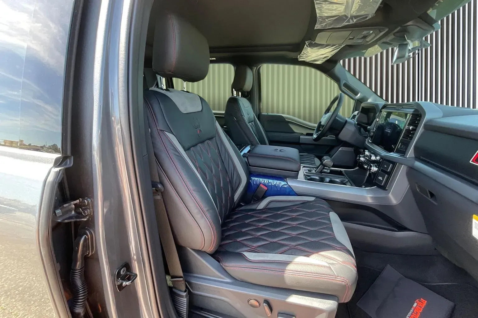 Vehicle Image 8