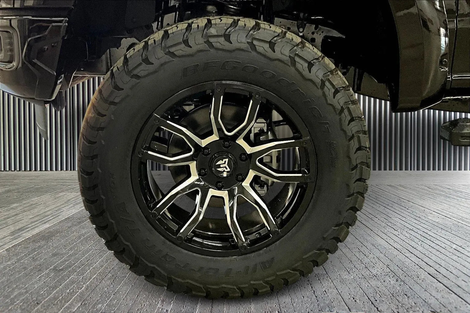 Vehicle Image 6