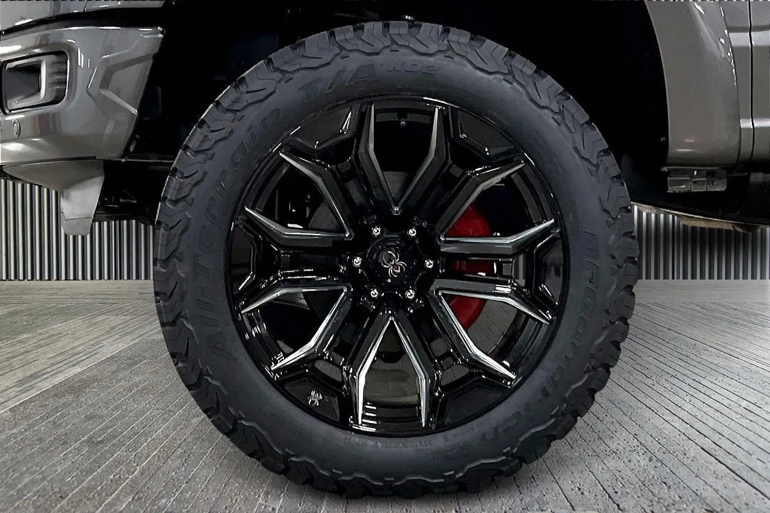 Vehicle Image 6