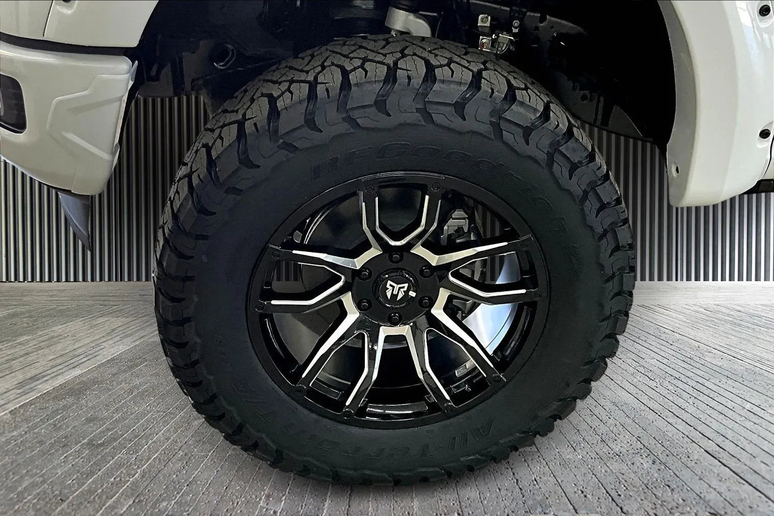 Vehicle Image 6