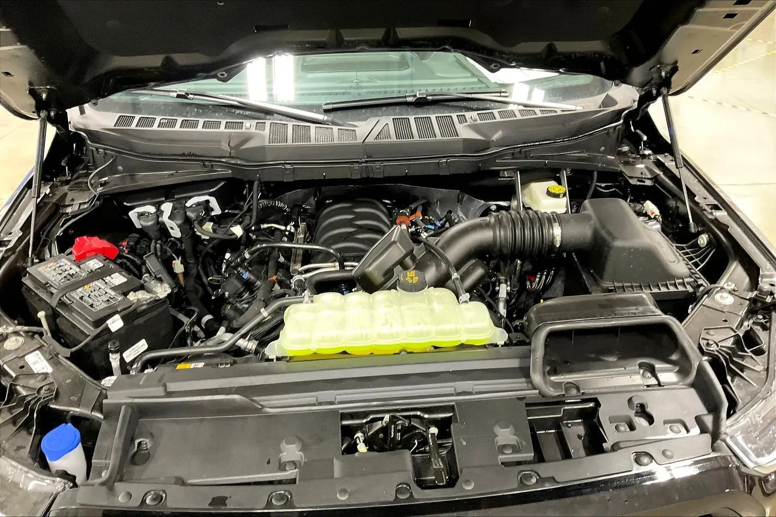 Vehicle Image 9
