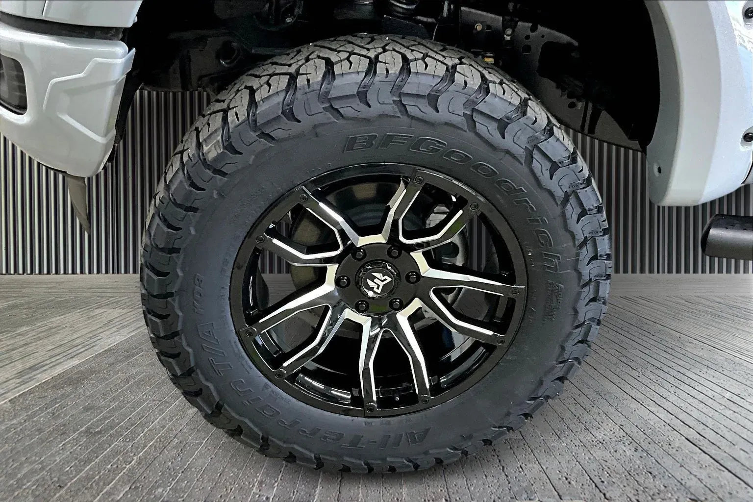 Vehicle Image 6