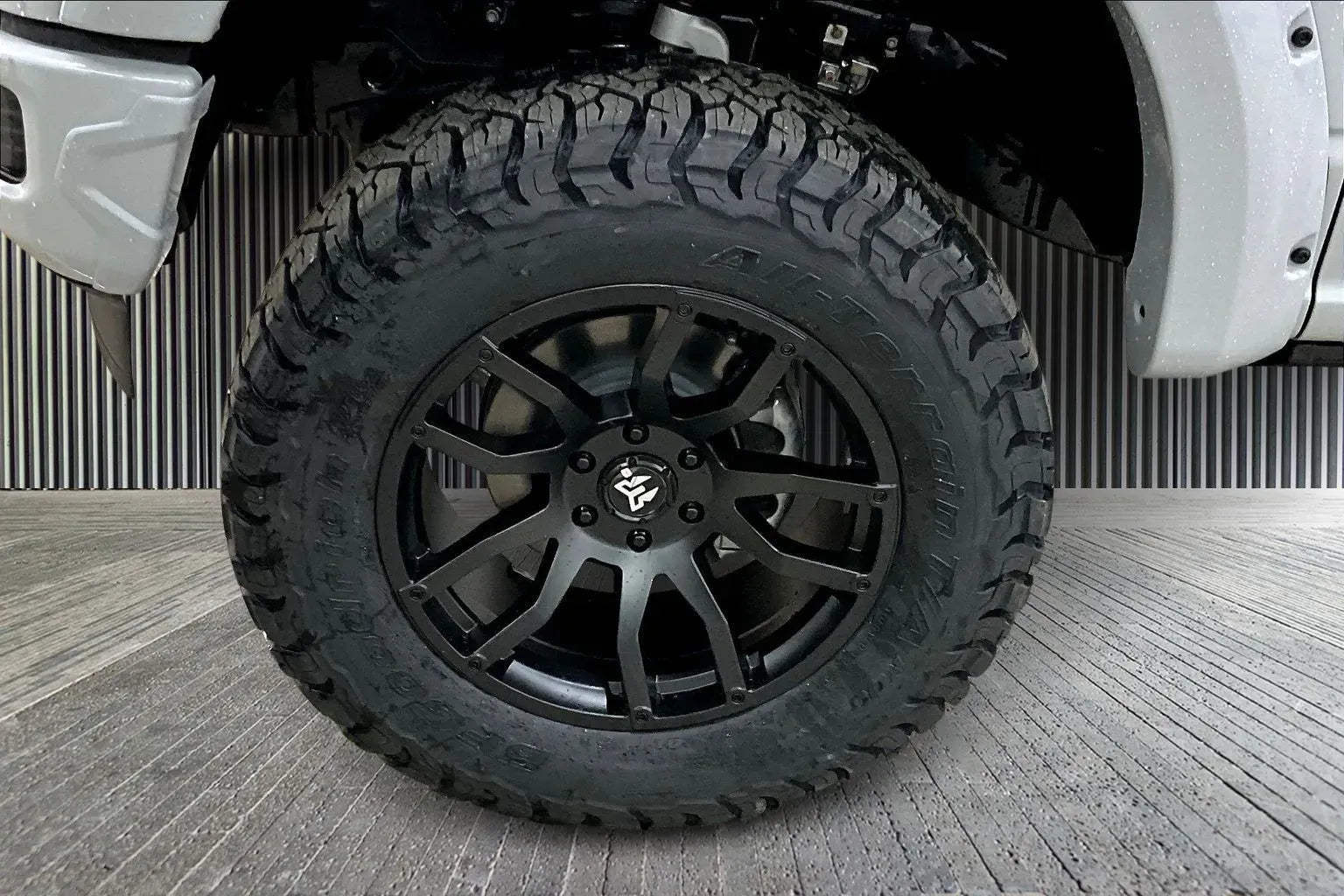 Vehicle Image 6