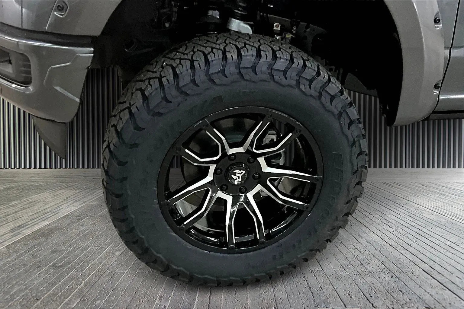 Vehicle Image 6