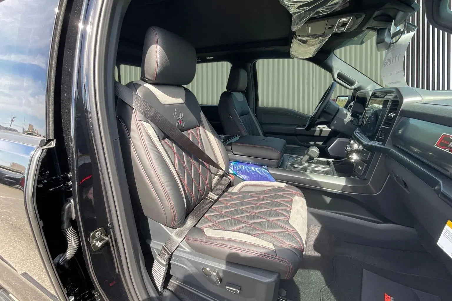 Vehicle Image 8