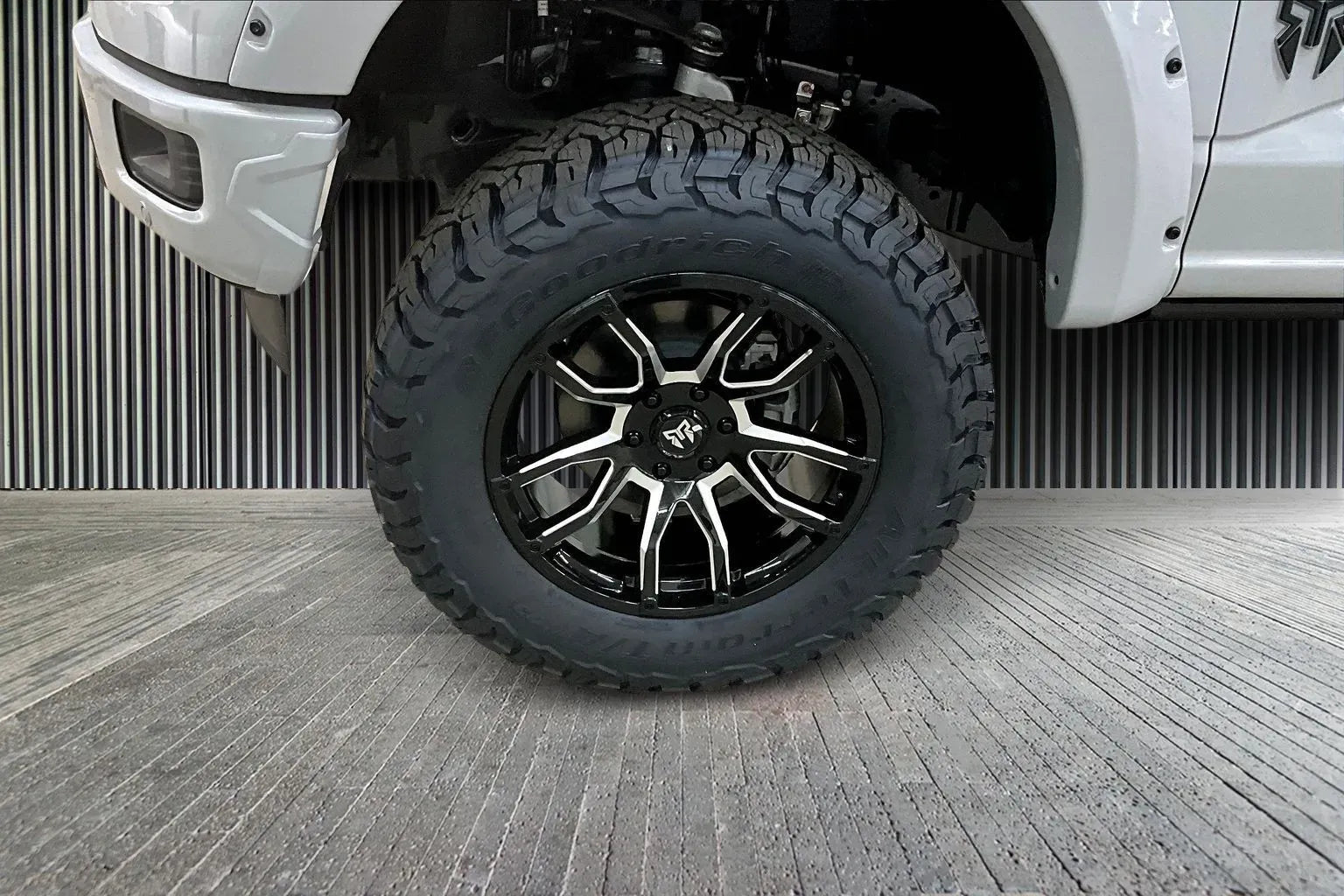 Vehicle Image 6