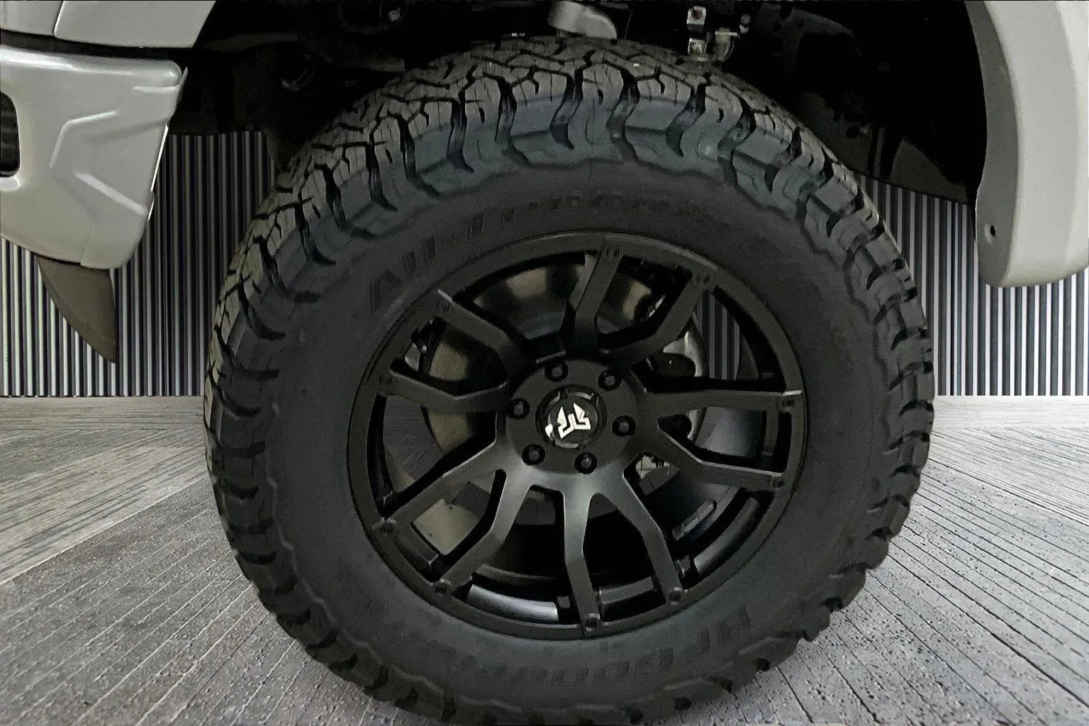 Vehicle Image 6
