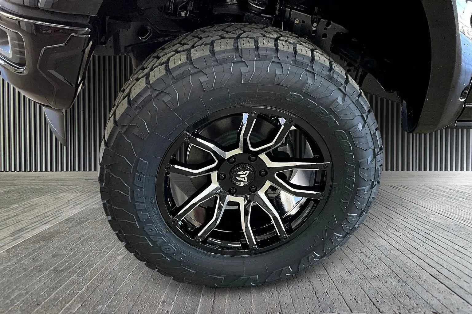 Vehicle Image 6
