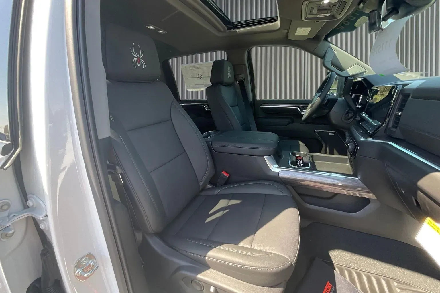 Vehicle Image 8