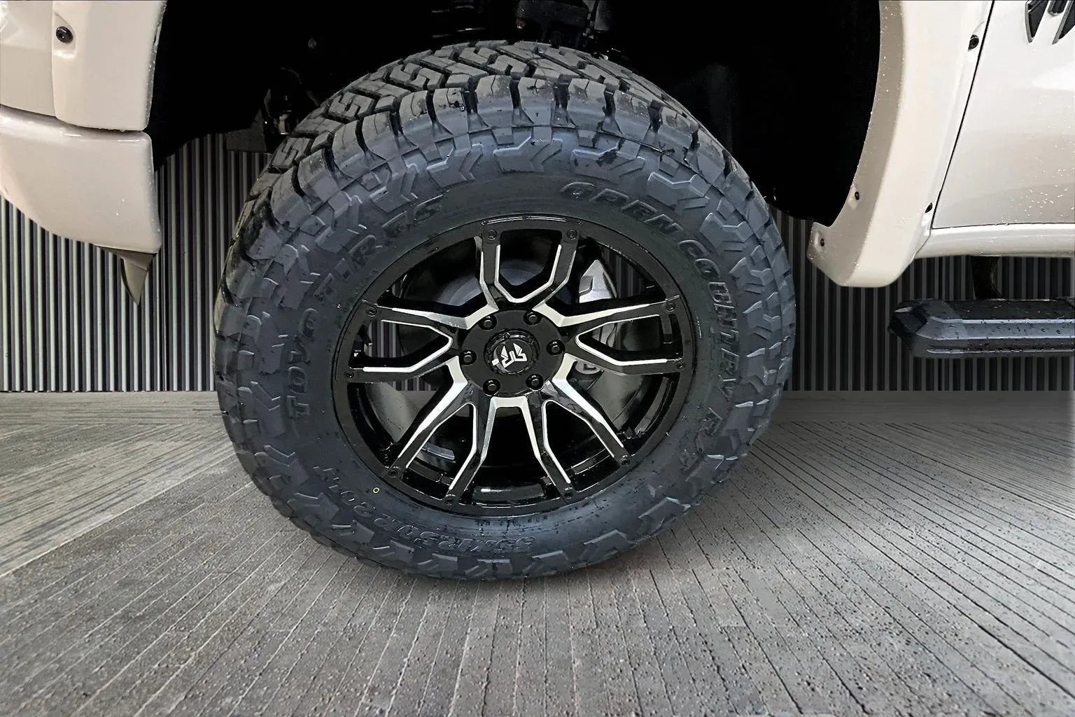Vehicle Image 6